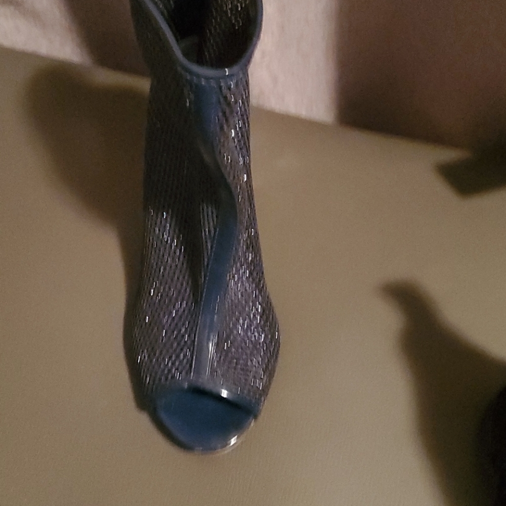 Shoes - Picture 2 of 5